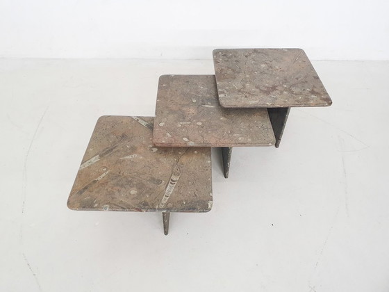 Image 1 of Conjunto de tres mesas de centro de piedra fósil, años 70