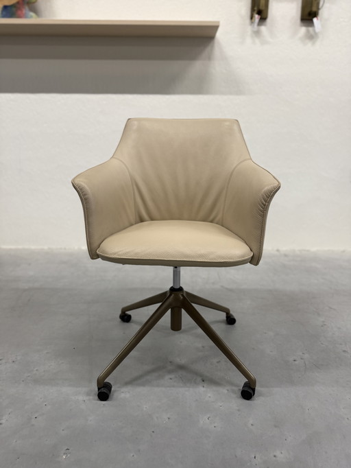 Leolux Mara Twist Swivel Chair Senso Blossom leather