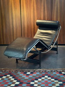 Le Corbusier / Perriand chaise longue in black leather