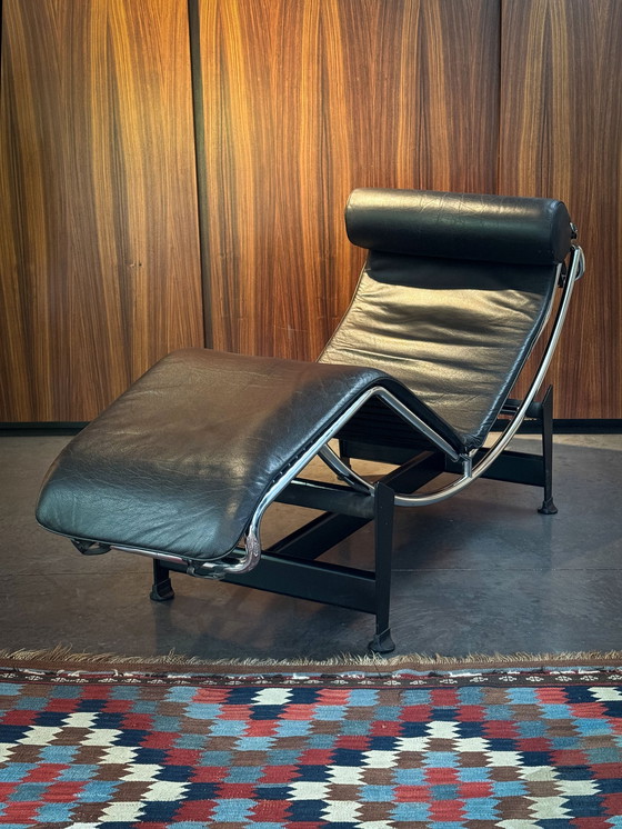 Image 1 of Le Corbusier / Perriand chaise longue in black leather