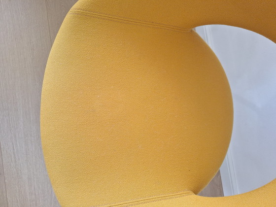 Image 1 of 4 x Artifort Nina dining chairs, set price. Fabric Gaja 62011 curry-ochre