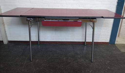 plateau de table extensible avec tiroir à couverts en Formica rouge