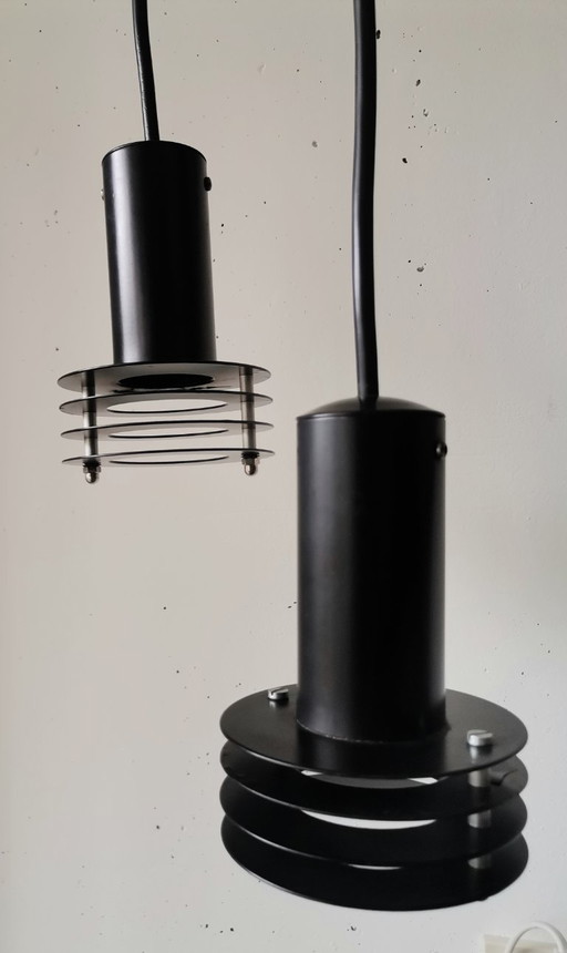 Dos lámparas colgantes vintage Lyfa, diseño danés