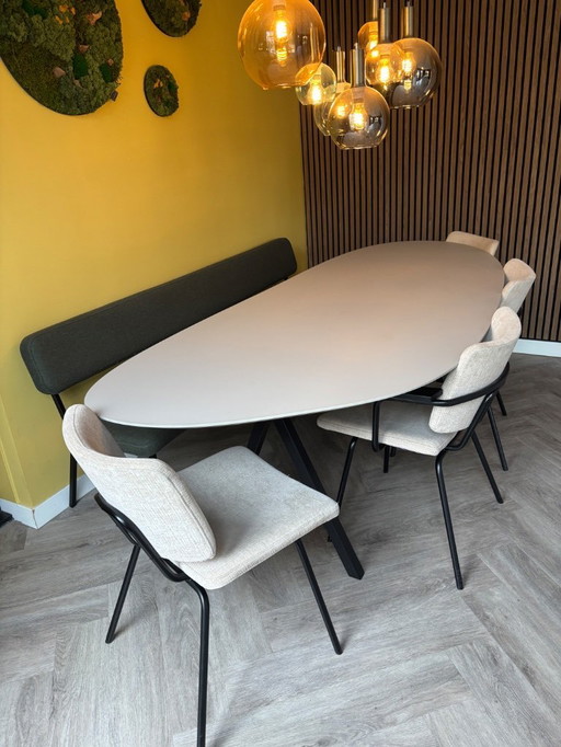 Studio Henk tafel Blob met beige Fenix blad