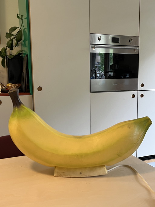Lampada da collezione Heico in stile postmoderno a forma di banana.