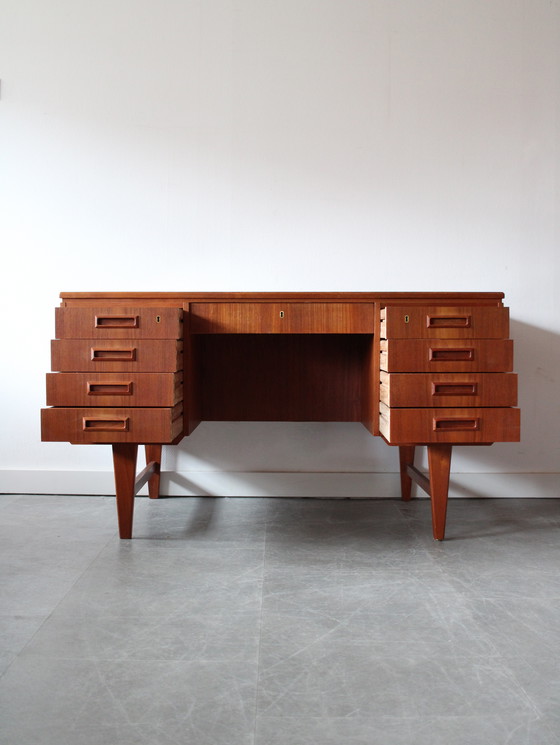 Image 1 of Bureau vintage danois indépendant en teck