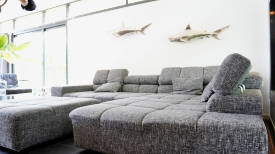 Image 1 of Moderne Grijze Hoekbank met Hocker - Comfortabel en Stijlvol