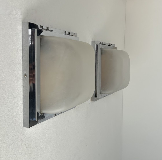 Image 1 of Coppia di appliques moderniste, cromo e vetro sabbiato, Francia 1930