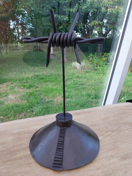 Monument For The Mankind – beeldhouwkunst, Iron, Metal