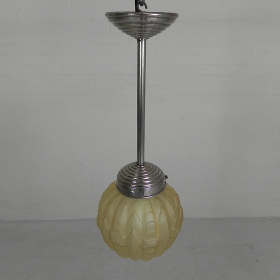 Image 1 of Lampada a sospensione Art Déco con sfera di vetro e raffinata decorazione geometrica, anni '30