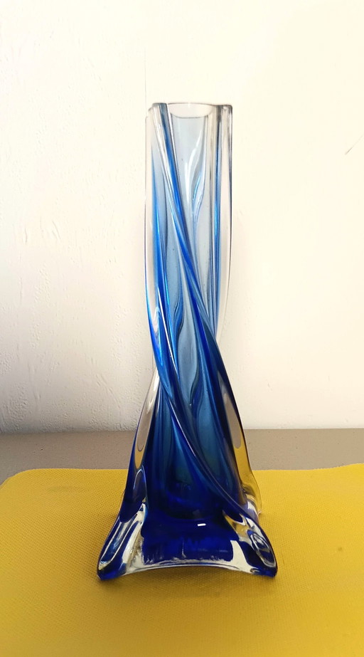 Vase rotatif bleu Chřipská