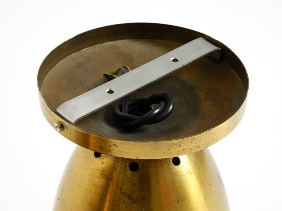Image 1 of Une paire de grands plafonniers originaux en laiton, de style moderne du milieu du siècle.