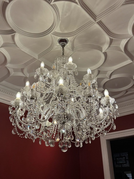 Magnifico lampadario a più livelli in cristallo boemo a 24 luci – Funzionante e in ottime condizioni – Crystal (photo 6 of 8)
