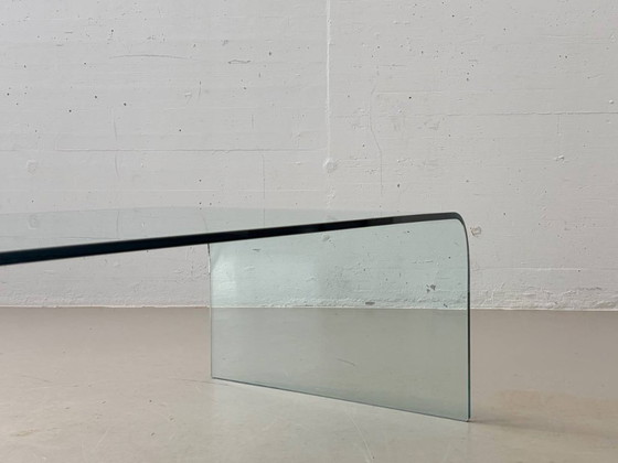 Image 1 of Glazen salontafel van gebogen veiligheidsglas, jaren 70.