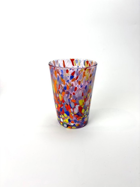 Image 1 of Set aus 6 venezianischen mundgeblasenen Gläsern mit farbigem Murano-Granulat, handgefertigt in Italien.