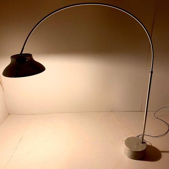 1x Sculptural Italian Space Age XL Chrome Arc Floor Lamp with Carrara Marble Base in the style of (photo 14 of 14)