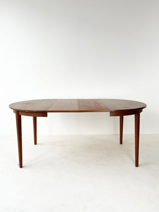 Expandable Teak Table (Round)