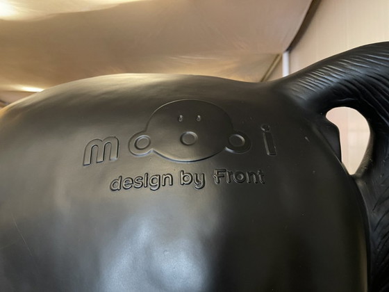 Moooi Horse Lamp – Zwart glasvezel | Front – Vloerlampen, Fiberglass, Polyester (photo 9 of 9)