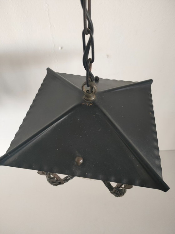 Image 1 of Lampada a sospensione a lanterna con vetro scanalato bianco ambrato.