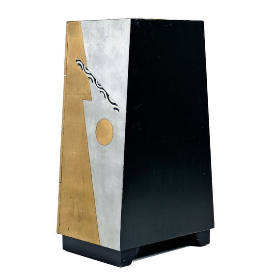 Image 1 of Lam Lee Memphis stijl piramide ladekast in zilver en goudfolie