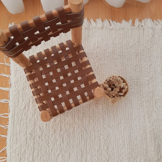 Image 1 of Silla pequeña de madera y cuero