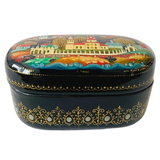 Image 1 of Ancienne boîte à pilules russe en laque peinte à la main Palekh