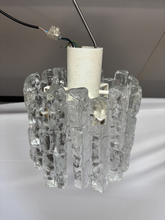 Vintage J.T. Kalmar ijsglas hanglamp jaren '60/'70 design – J.T. Kalmar Franken, Plafondlampen (photo 8 of 10)
