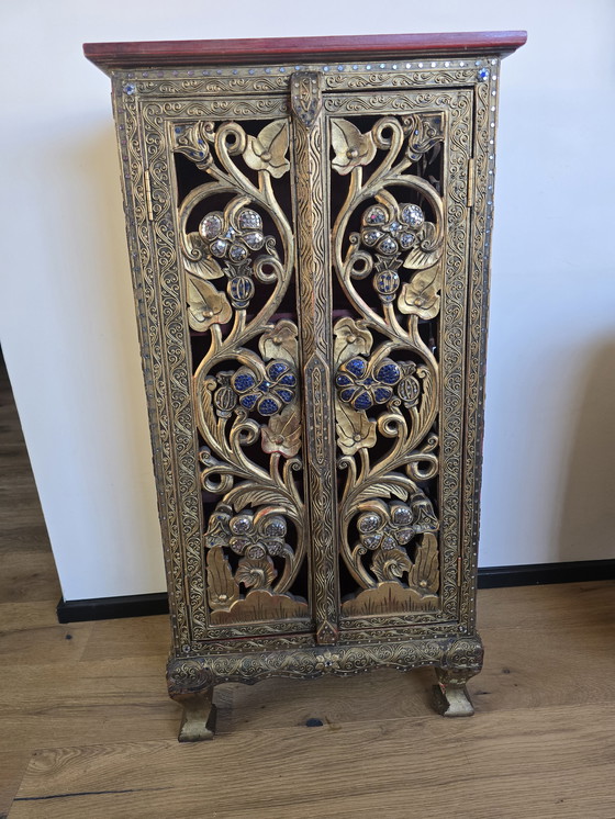 Image 1 of Exklusiver thailändischer Holzschnitzschrank mit Glasmosaik