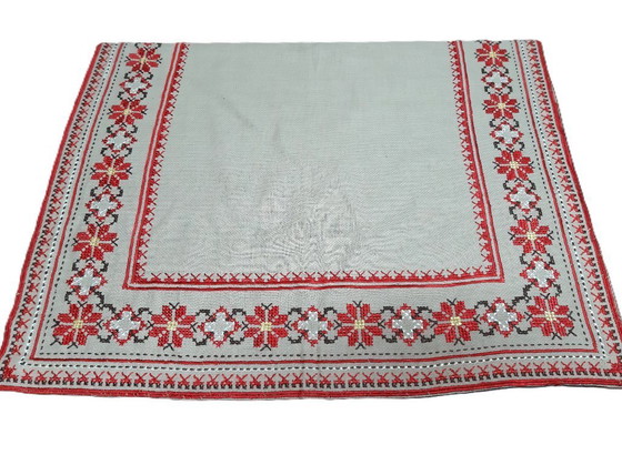 Image 1 of Nappe vintage brodée à la main 65 x 65 cm