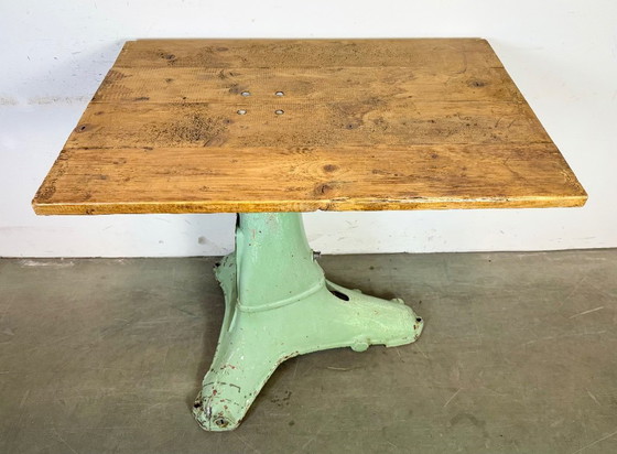 Image 1 of Mesa industrial verde de hierro fundido, década de 1960