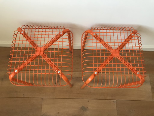 2x Tabouret vintage en fil métallique orange Västerön IKEA par Inma Bermúdez et Francis Cayouotte, 1990