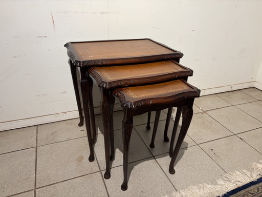Vintage Miniset Met Leren Inlegwerk – bijzettafels, Wood, Leather (photo 2 of 7)