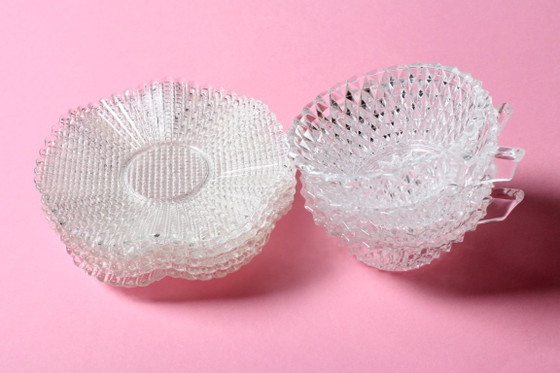 Image 1 of Servizio da tè in vetro trasparente di metà secolo / Decorazione con taglio a diamante / 4 tazze + 4 piattini / Italia / Anni '6