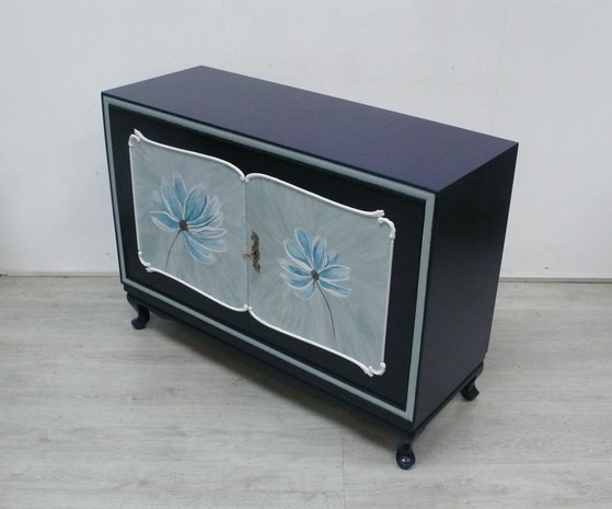 Chippendale sideboard with 2 doors, midnight blue with hand-painted flowers – Wood (photo 5 of 6)