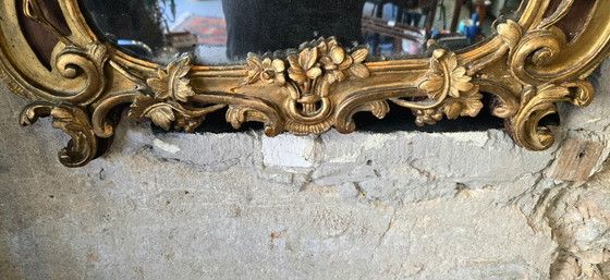 Image 1 of Specchio in legno dorato e stucco del XVIII secolo in stile Luigi XV
