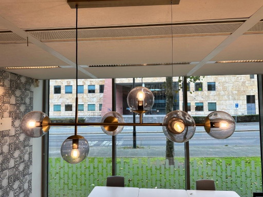 Bolia Orb horizontale Pendelleuchte, Messing mit Rauchglas (2 Stück)