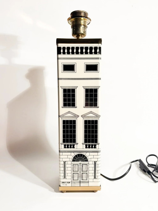 Quadratische Tischlampe der Serie „Architettura“ von Fornasetti, 1990er Jahre – verlichting, Surrealism
