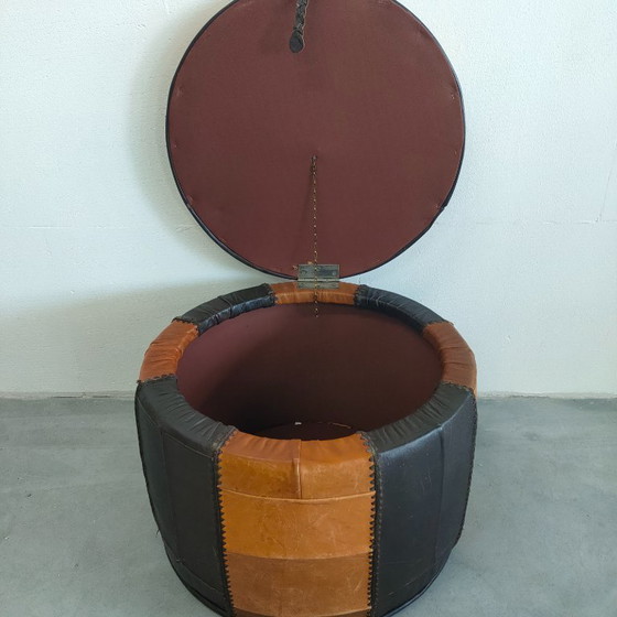 Image 1 of Pouf brocante d'epoca con patta di contenimento/ripostiglio.