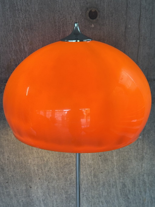 Harvey Guzzni Space Age vloerlamp