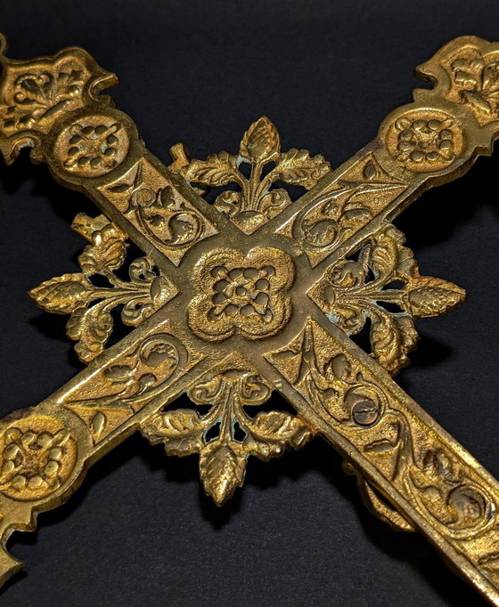Crucifijo antiguo de bronce de gran tamaño – Cruz neogótica ornamentada – 45 cm – 1,54 kg (photo 8 of 12)