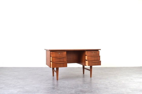 Image 1 of Mid Century Dänischer Teak Chefschreibtisch, 1960er Jahre