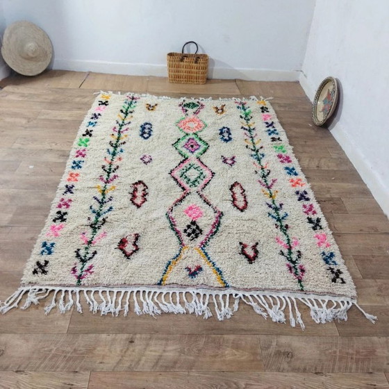 Image 1 of Authentischer Azilal-Teppich – Handgewebt aus Naturwolle (226×164 cm)