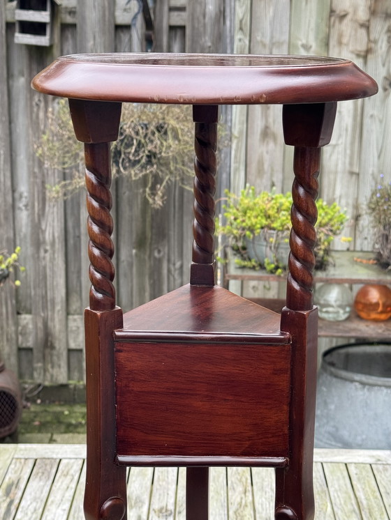 Image 1 of Table d'appoint en teck fin – une sculpture fonctionnelle