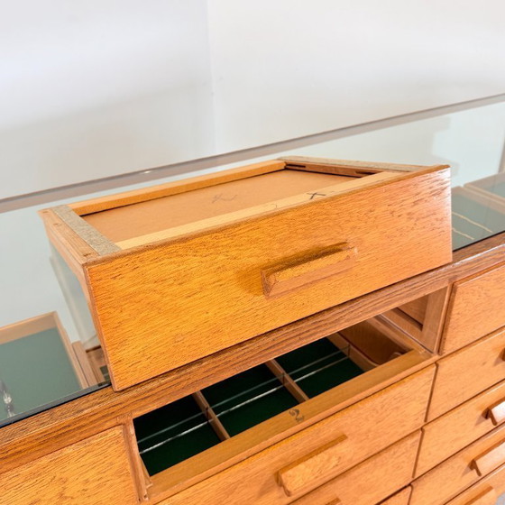 Image 1 of Bancone da merceria vintage in rovere – SLB Stuttgart