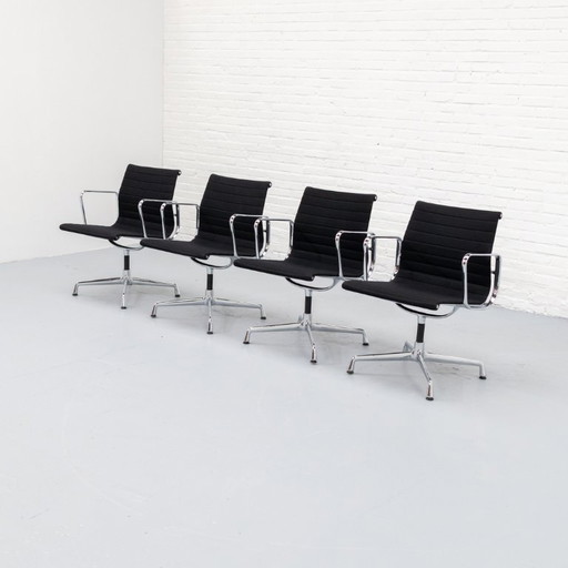 Sedia Eames EA 108 Vitra anni '90