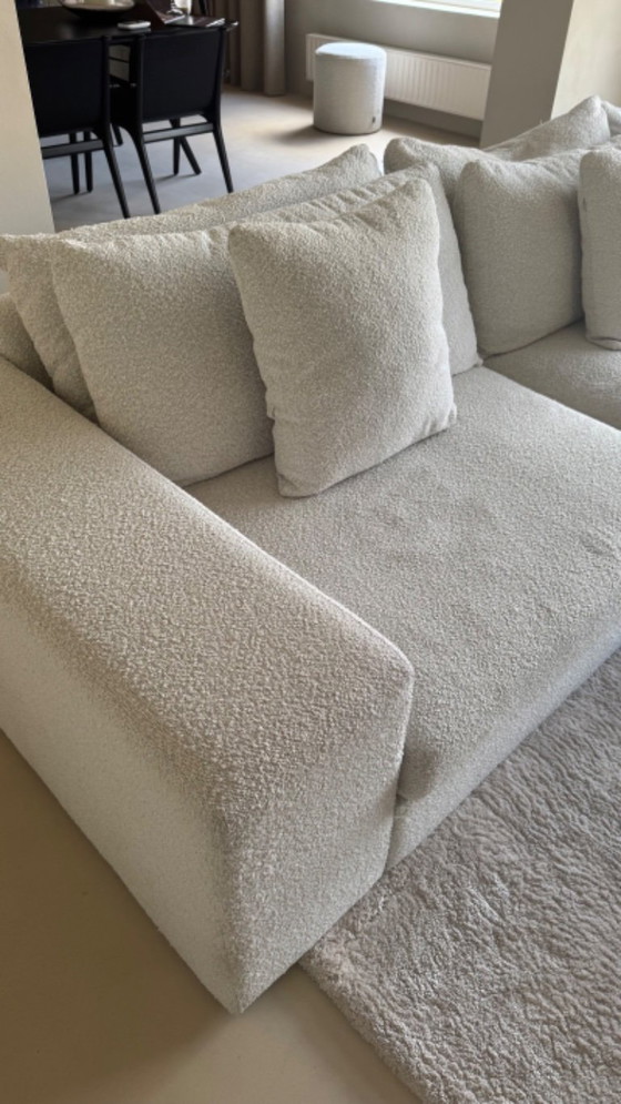 Image 1 of Divano Richmond in bouclé color bianco sporco con zona relax – elegante e spazioso