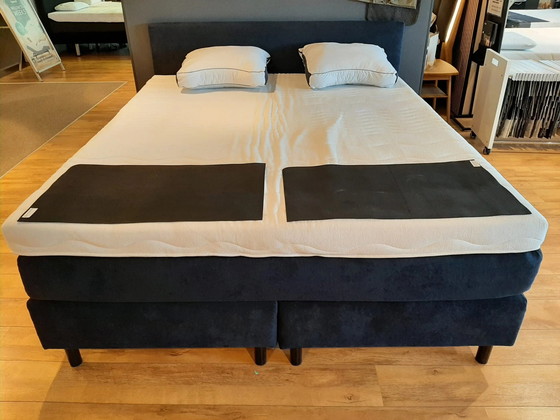 Image 1 of - 180 x 210 cm