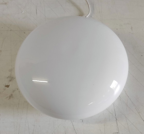 Image 1 of Lampada da soffitto o da parete con globo in vetro opalino - metà del XX secolo