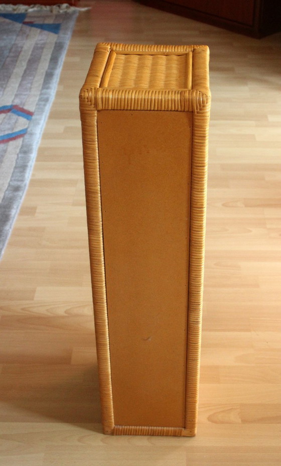 Image 1 of Mobiletto/mensola/credenza di piccole dimensioni realizzato in bambù e legno di rattan.