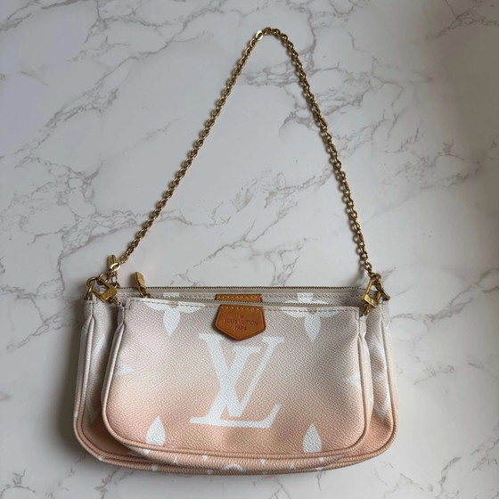 Louis Vuitton pink monogram giant by the pool Multi Pochette Accessoires – Andere Taschen, Leinwand (photo 7 of 17)